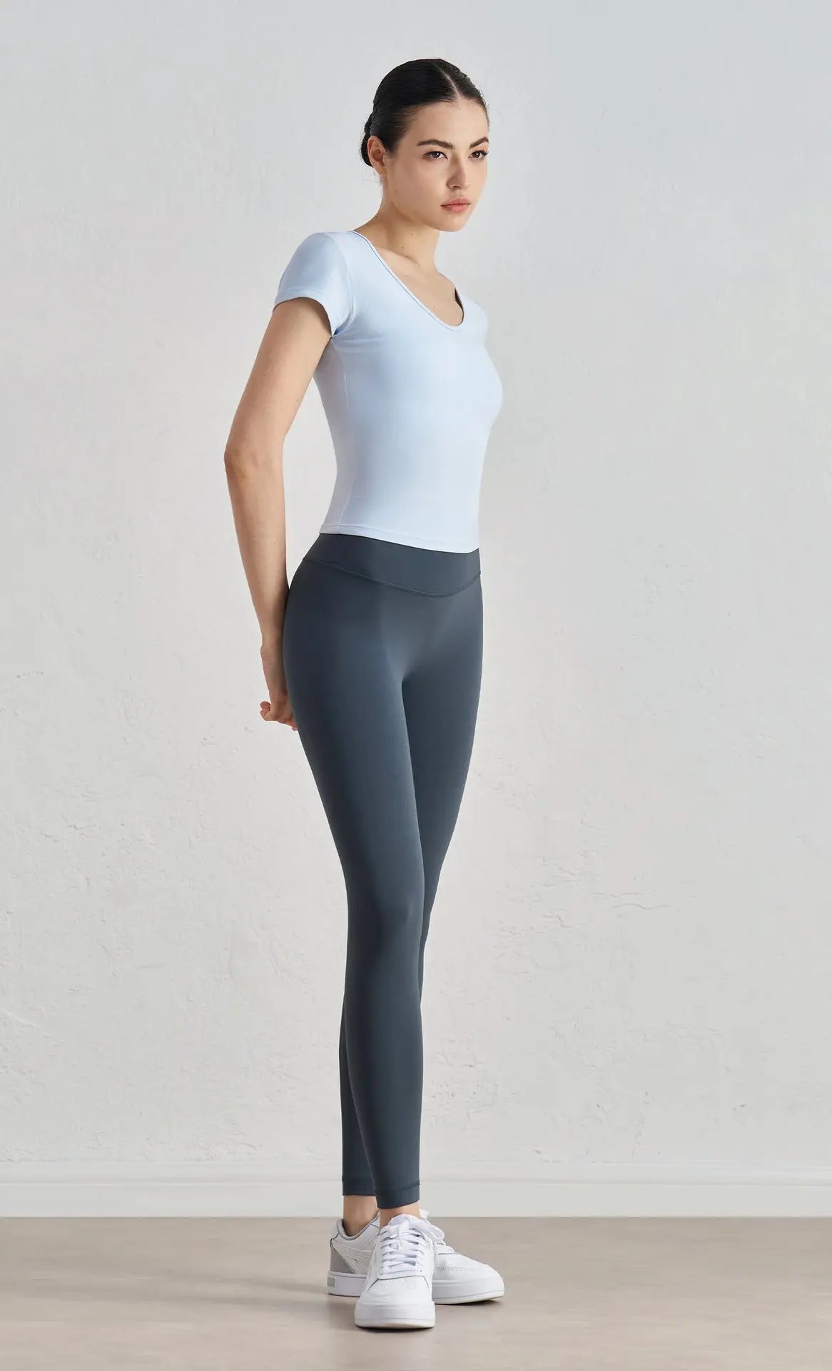 Elevate Curve Yoga Tee opelle motion